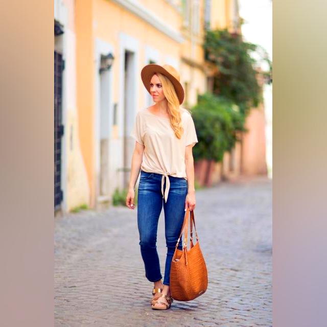 Amazing Outfit Ideas With Gold Sandals 2022