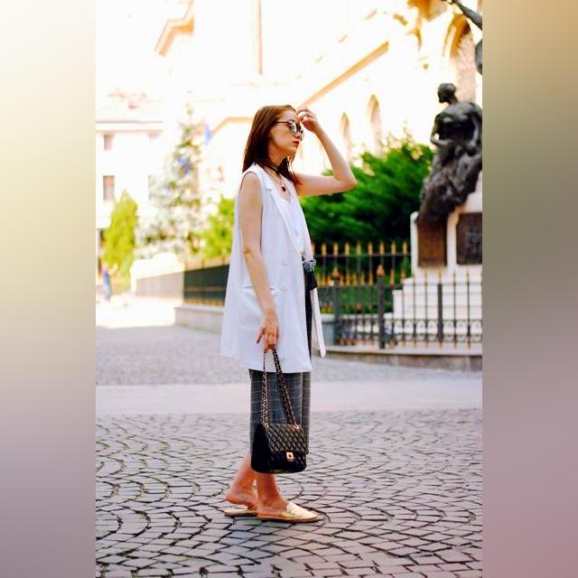 Fabulous Outfits With Metallic Mules 2022