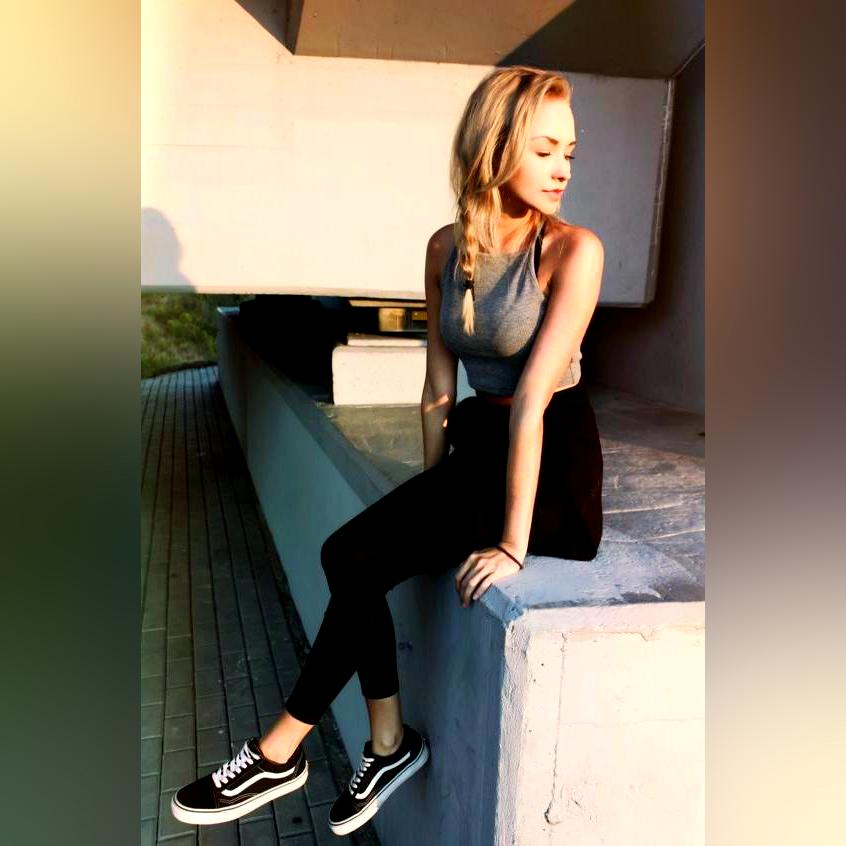 How To Wear Vans Sneakers In Spring: Best Outfit Ideas For Ladies 2022