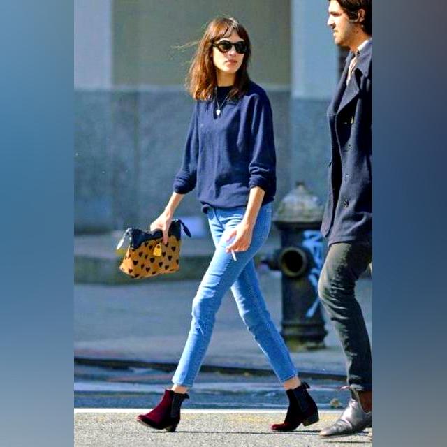 Awesome Outfits With Velvet Boots 2022